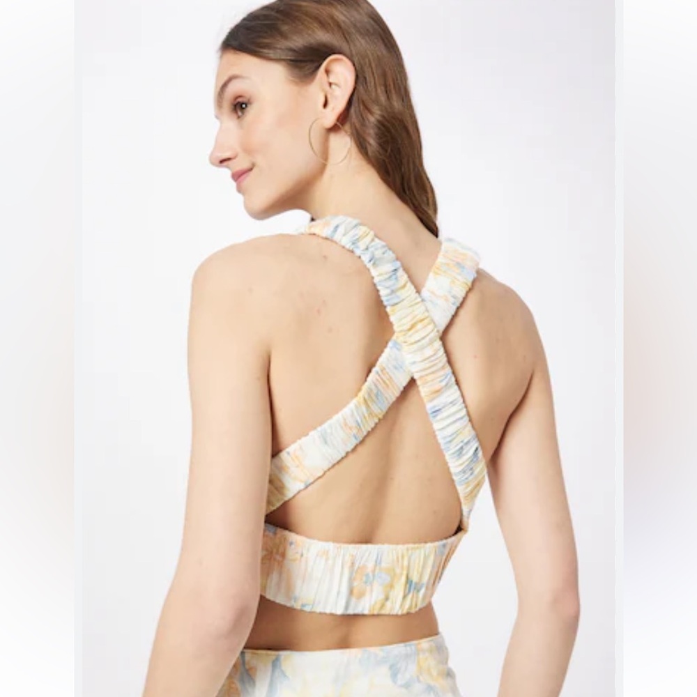 Floral Cross-Back Abercrombie Crop Top